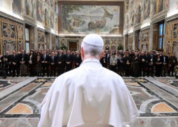 El Papa: presencia y protección para responder a las inquietudes de los jóvenes