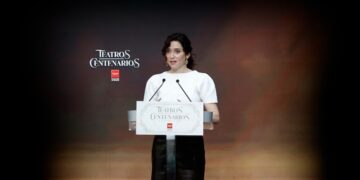 Díaz Ayuso homenajea a los 21 teatros centenarios madrileños testigos de un público “fiel que exige ofrecer la mejor versión en cada función”