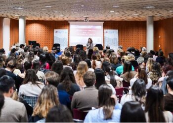 La Comunidad de Madrid incrementa un 33% la contratación de médicos de familia formados en su red pública de Atención Primaria