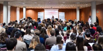 La Comunidad de Madrid incrementa un 33% la contratación de médicos de familia formados en su red pública de Atención Primaria