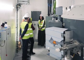 Díaz Ayuso presenta el avance de la Unidad de Protonterapia en el Hospital público de Fuenlabrada que mejorará la efectividad del tratamiento contra el cáncer