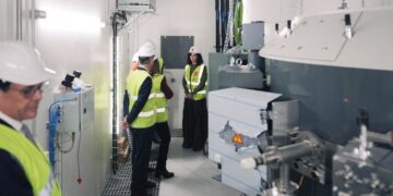 Díaz Ayuso presenta el avance de la Unidad de Protonterapia en el Hospital público de Fuenlabrada que mejorará la efectividad del tratamiento contra el cáncer