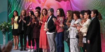 Díaz Ayuso defiende la igualdad ante la ley y las oportunidades en la entrega de los Reconocimientos 8 de marzo: “Esta lucha es de todos”