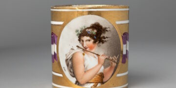 Más de 70 objetos en una exposición de la porcelana manufacturada en la Real Fábrica del Buen Retiro