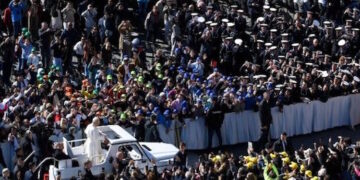 El Papa en la catequesis: El Bautismo sella la identidad y la misión del creyente