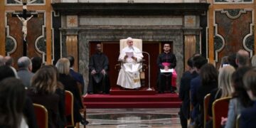 El Papa: Los aviones deben ser portadores de paz, la muerte no debe venir del cielo