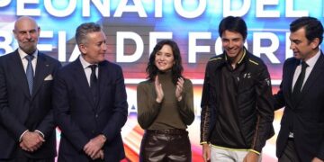 Díaz Ayuso recibe a pilotos y escuderías del Campeonato del Mundo de Fórmula E: “Somos una región imprescindible en el deporte y el motor”