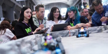 Díaz Ayuso presenta las actividades de la Comunidad de Madrid por el eclipse de sol de agosto para que nadie “se quede al margen de este acontecimiento único”