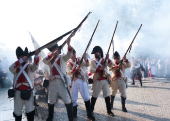 Recreación en la Puerta del Sol del levantamiento del 2 de mayo de 1808 del pueblo madrileño contra el ejército francés