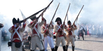 Recreación en la Puerta del Sol del levantamiento del 2 de mayo de 1808 del pueblo madrileño contra el ejército francés