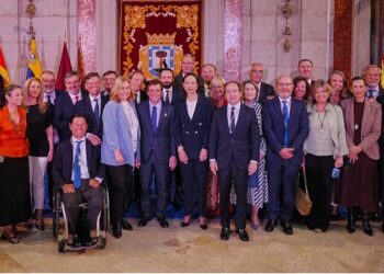 Almeida entrega la Llave de Oro de Madrid a María Corina Machado por su lucha “por la libertad, la democracia y la paz”