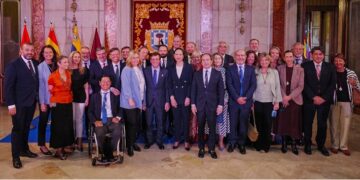 Almeida entrega la Llave de Oro de Madrid a María Corina Machado por su lucha “por la libertad, la democracia y la paz”