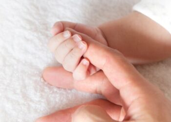 El Ayuntamiento aprueba ayudas por más de 441 mil euros a las familias majariegas por nacimiento o adopción durante 2025