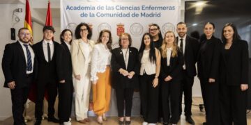 Tres de los diez mejores enfermeros residentes de España eligen la sanidad pública madrileña para su formación