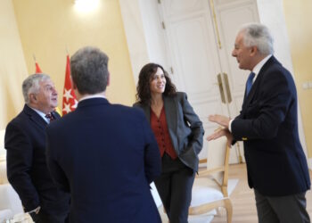 Díaz Ayuso entrega la Medalla Internacional de las Artes de la Comunidad de Madrid a título póstumo a Mario Vargas Llosa