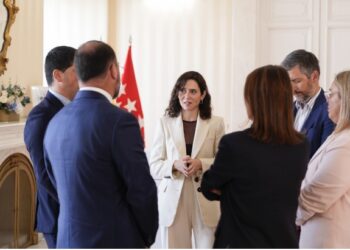 Díaz Ayuso firma un protocolo con 180 millones en inversiones de la Comunidad de Madrid para servicios públicos en Colmenar Viejo