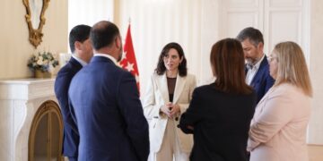 Díaz Ayuso firma un protocolo con 180 millones en inversiones de la Comunidad de Madrid para servicios públicos en Colmenar Viejo