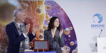 Díaz Ayuso anuncia la inversión de 40 millones en el hub de Ciencia de Danone en Tres Cantos que aunará investigación, innovación y excelencia