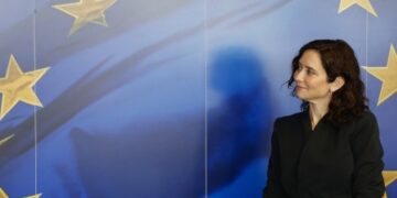 Díaz Ayuso: “Mañana hay dos fotos: la reunión del mundo libre en la Puerta del Sol y otra de narcoestados en torno a Sánchez”