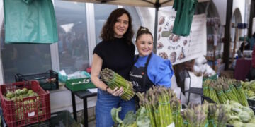 Díaz Ayuso visita el Día del Mercado de la Cámara Agraria para poner en valor la calidad de los productos madrileños de proximidad