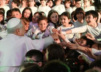 El Papa: Proteger a los menores sin temor al escándalo y con la verdad