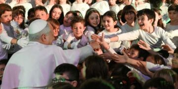 El Papa: Proteger a los menores sin temor al escándalo y con la verdad
