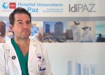 El Hospital público La Paz realiza la primera reconstrucción mamaria en España con tejido abdominal asistida por robot