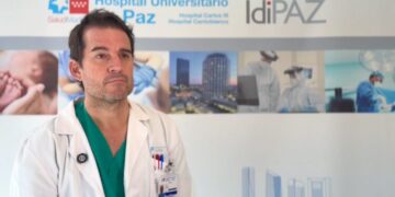 El Hospital público La Paz realiza la primera reconstrucción mamaria en España con tejido abdominal asistida por robot