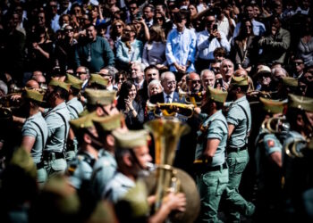 Díaz Ayuso lamenta la imagen del turismo español ante la falta de trenes y la huelga en aeropuertos: “Me gustaría que vieran que España es un país que funciona y no que está siempre bloqueado y desastrado”