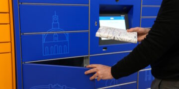 Estreno de las taquillas inteligentes del proyecto Metropaq para facilitar la recogida de paquetes a los usuarios del suburbano