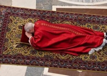 En un mundo en guerra, aprendamos de Cristo a no devolver el mal recibido