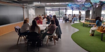 La Comunidad de Madrid adapta los servicios de Canal de Isabel II para reducir la brecha digital en mayores de 65 años