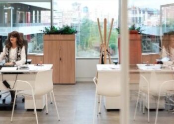 La Comunidad de Madrid reduce el paro en 45.700 personas, más de 10 puntos por encima de la media en España