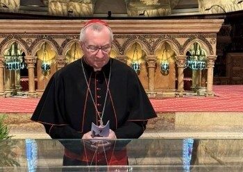 Parolin: Los grandes de la Tierra escuchen el clamor de quien anhela un mundo nuevo
