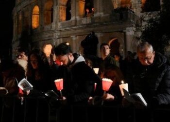Vía Crucis en el Coliseo: el Papa cargará la Cruz en cada estación