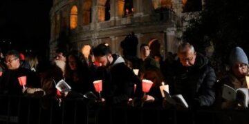 Vía Crucis en el Coliseo: el Papa cargará la Cruz en cada estación