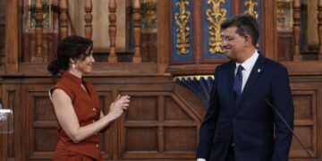 Díaz Ayuso traslada su “máxima colaboración” al nuevo rector de la Universidad de Alcalá: “Tenemos por delante muchísimos planes nuevos”