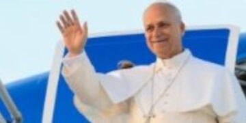 El Papa León se despide de Camerún y llega a Angola