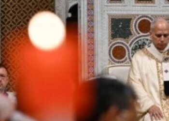 León XIV: El amor de Cristo es gesto y alimento, purifica de las idolatrías y blasfemias