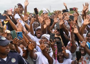 El Papa en Luanda: superar las divisiones para construir un futuro de esperanza