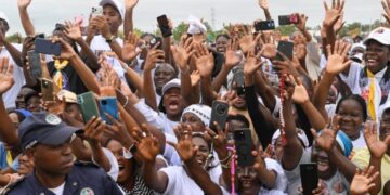 El Papa en Luanda: superar las divisiones para construir un futuro de esperanza