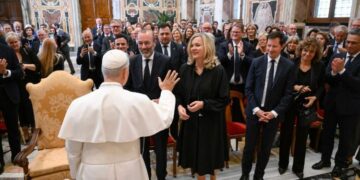 El Papa pide al Partido Popular Europeo volver a poner al pueblo en el centro