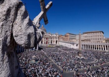 «Nos estamos acostumbrando a la violencia» asegura el Papa en su primer urbi et orbi de Pascua