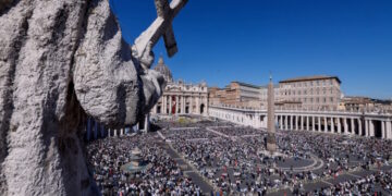 «Nos estamos acostumbrando a la violencia» asegura el Papa en su primer urbi et orbi de Pascua