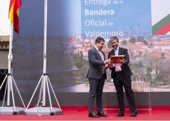 Primer izado de la bandera oficial de Valdemoro