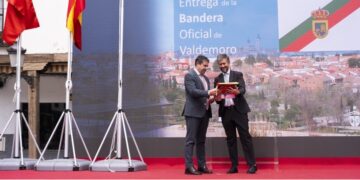 Primer izado de la bandera oficial de Valdemoro