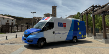 La Comunidad de Madrid acerca a los municipios de la región la historia, la cultura y los valores de la Unión Europea con un autobús informativo
