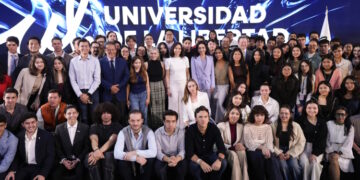 Díaz Ayuso denuncia el “pensamiento colectivista totalitario” que quiere “pudrir el alma” pero advierte: “No se pide permiso para defender la libertad”