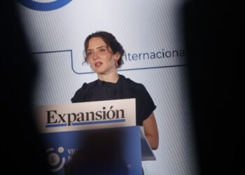 Díaz Ayuso denuncia el trato de la Administración y la Agencia Tributaria a empresas y autónomos: son una “fábrica para expulsar inversiones y confianza”