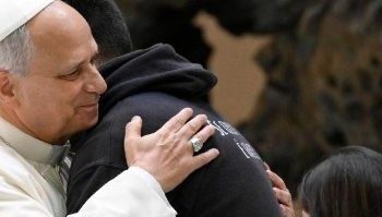 El Papa a un joven “inquieto”: el tiempo es un maestro y cura todo